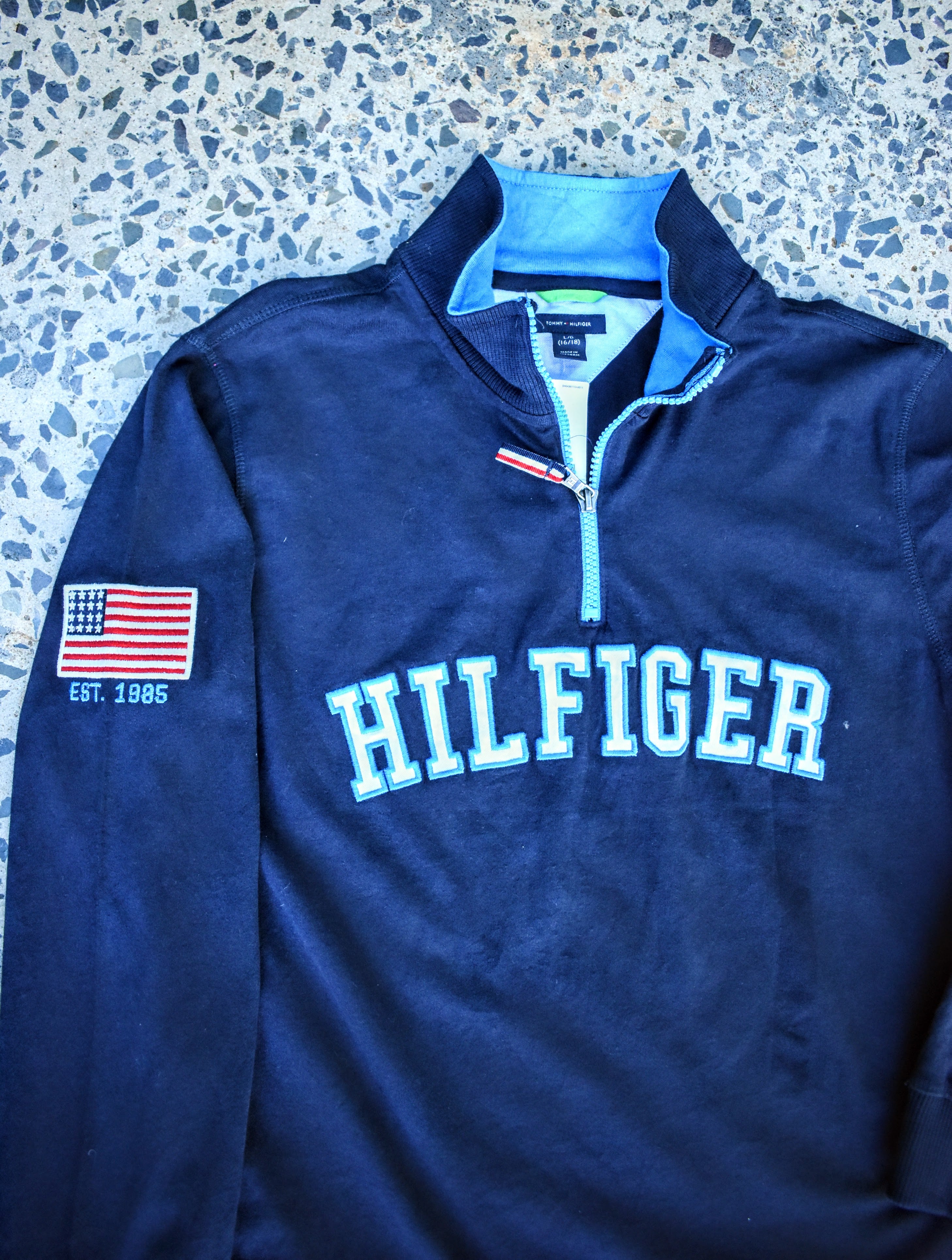 Vintage Tommy Hilfiger Embroidered 1/4 Zip Sweatshirt Small